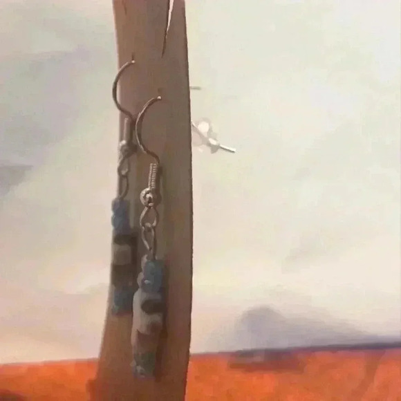 Small turquoise handmade 925 beaded earrings - Picture 3 of 3